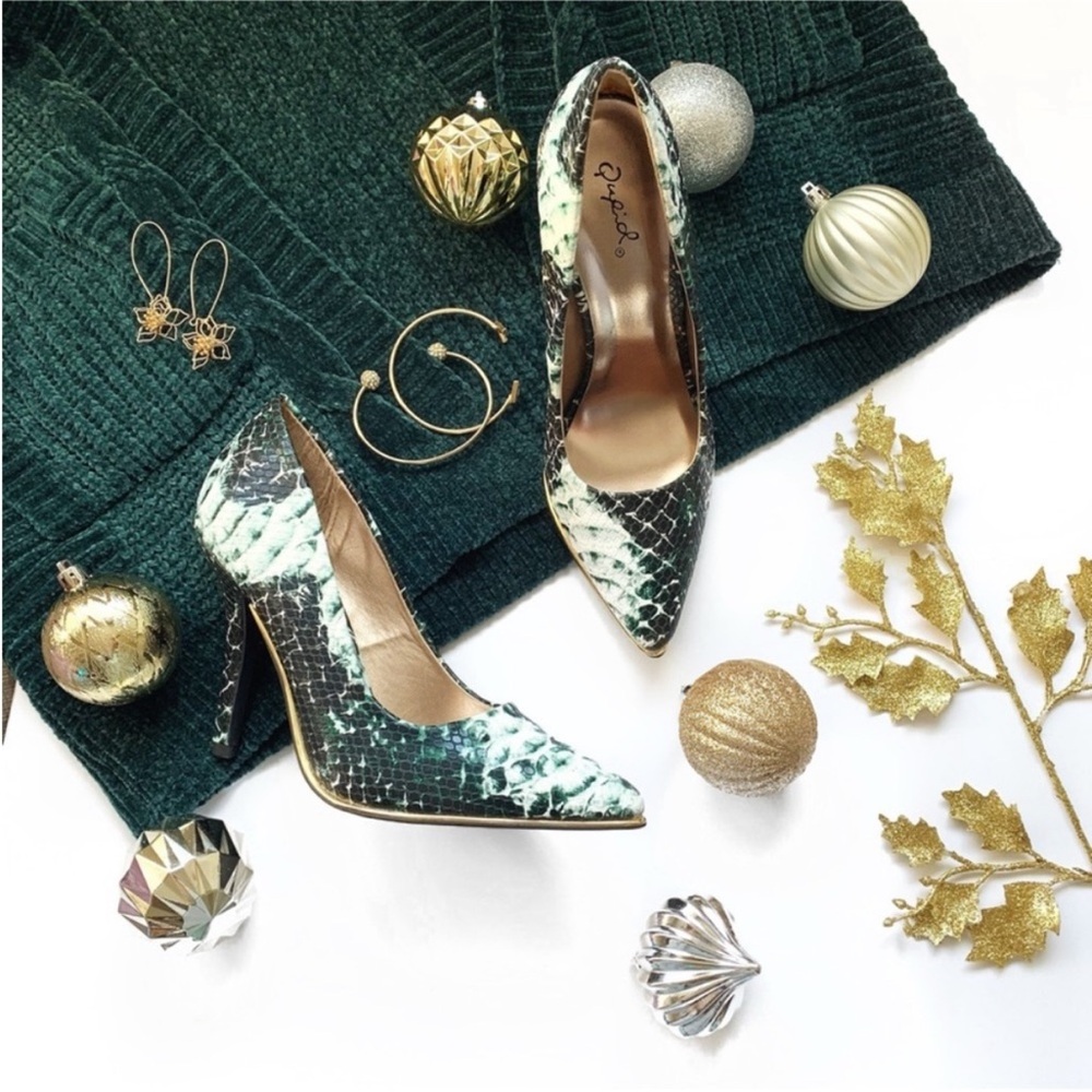 Green heels textured snakeskin pointed toe gold rim holidays formal party